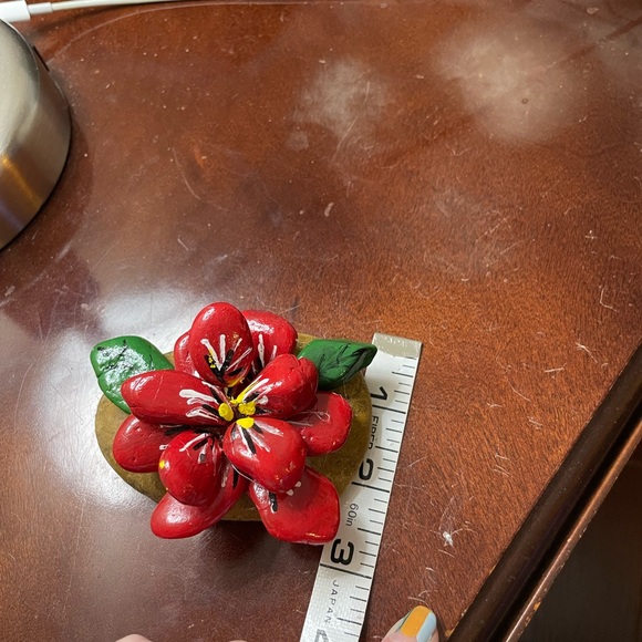 Hand crafted painted natural rock red flower green leaves 4x3 inches poinsettia - Picture 12 of 12